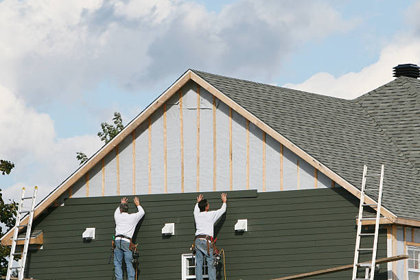 Professional Siding Contractor technician working in Walkersville, MD